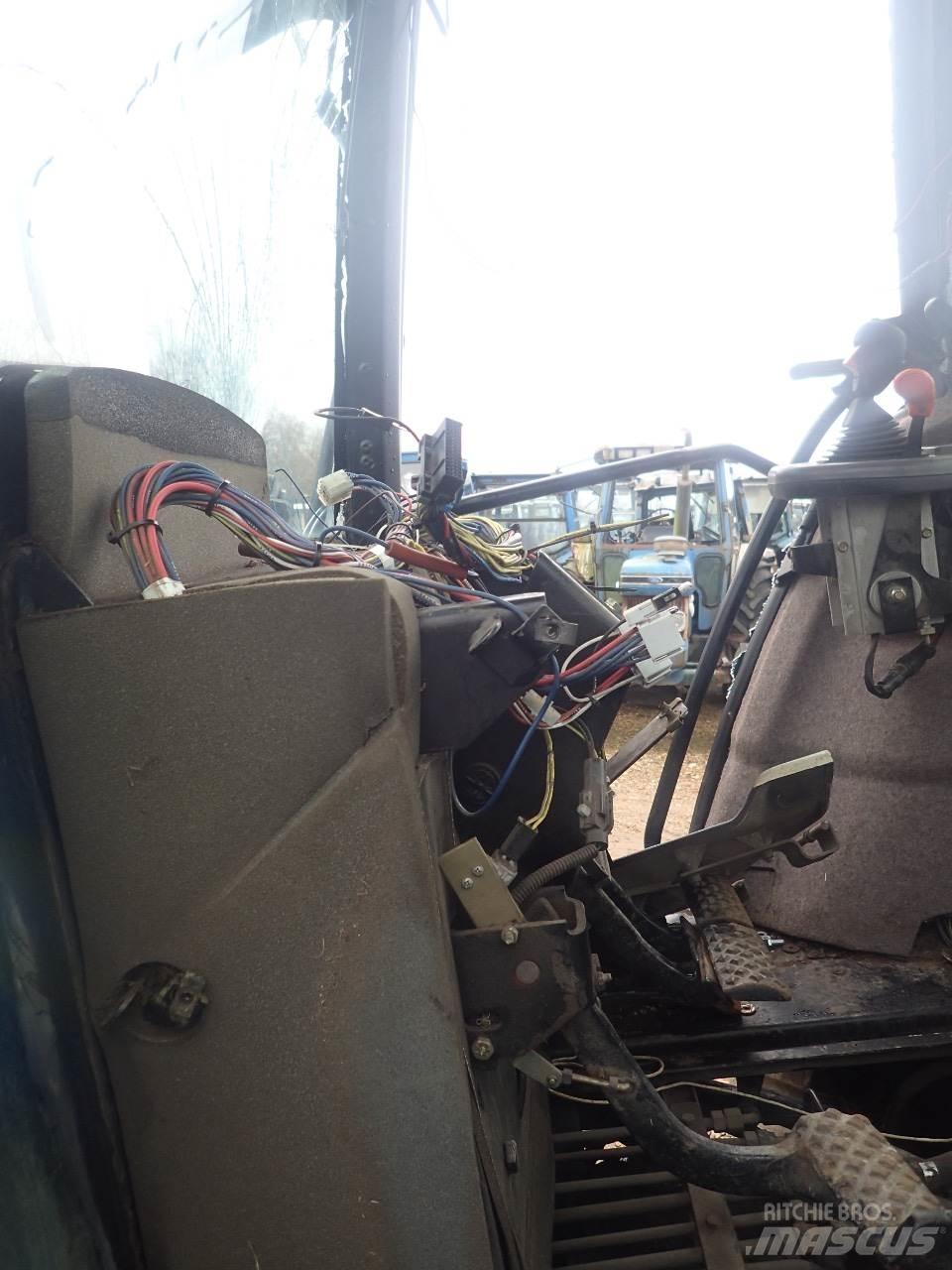 New Holland 8670 Tractors