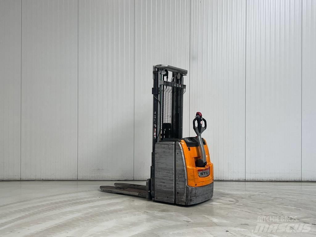 Still EXV16 Pedestrian stacker
