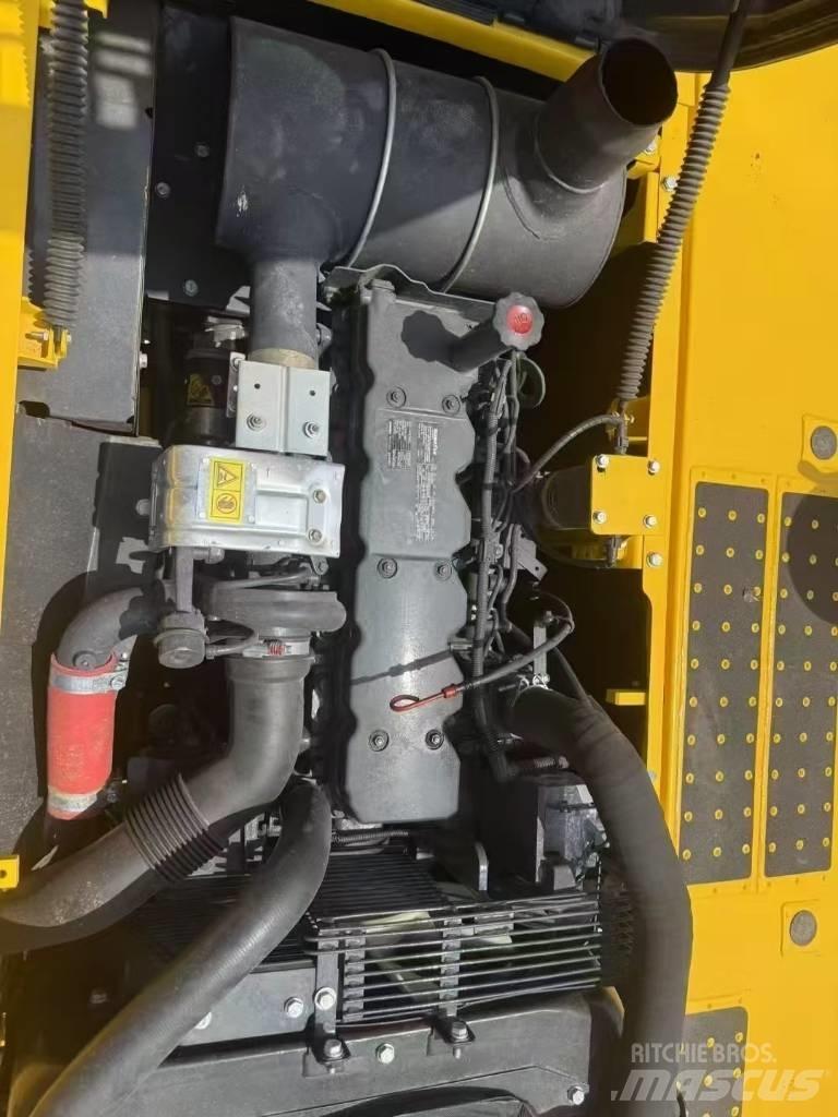 Komatsu 220LC-8 Crawler excavators