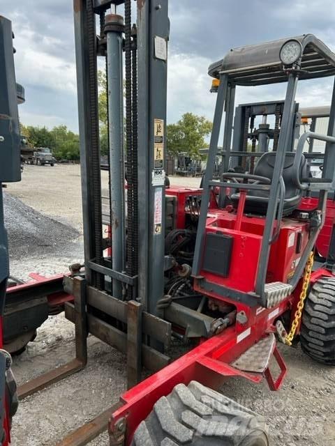 Moffett M5500 Rough terrain truck