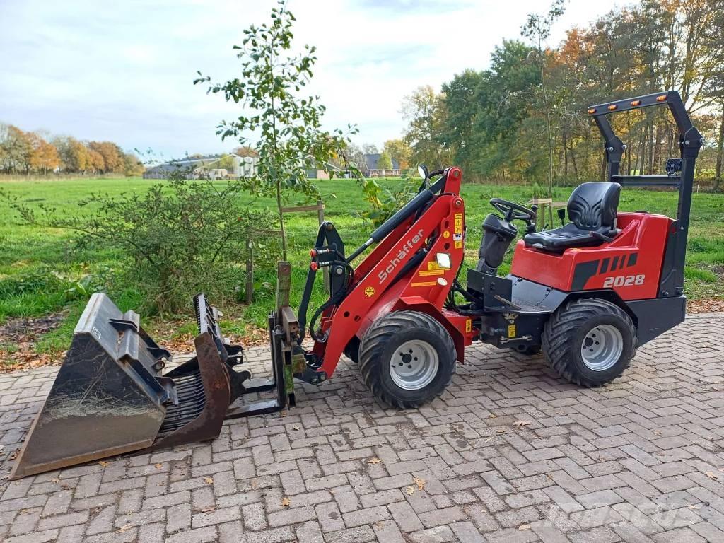 Schäffer 2028 Multi purpose loaders