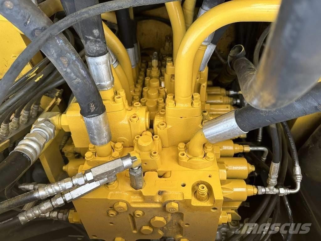 Komatsu PC400-7 Crawler excavators