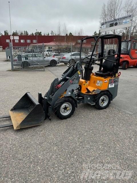 GiANT G 1200 Mini loaders