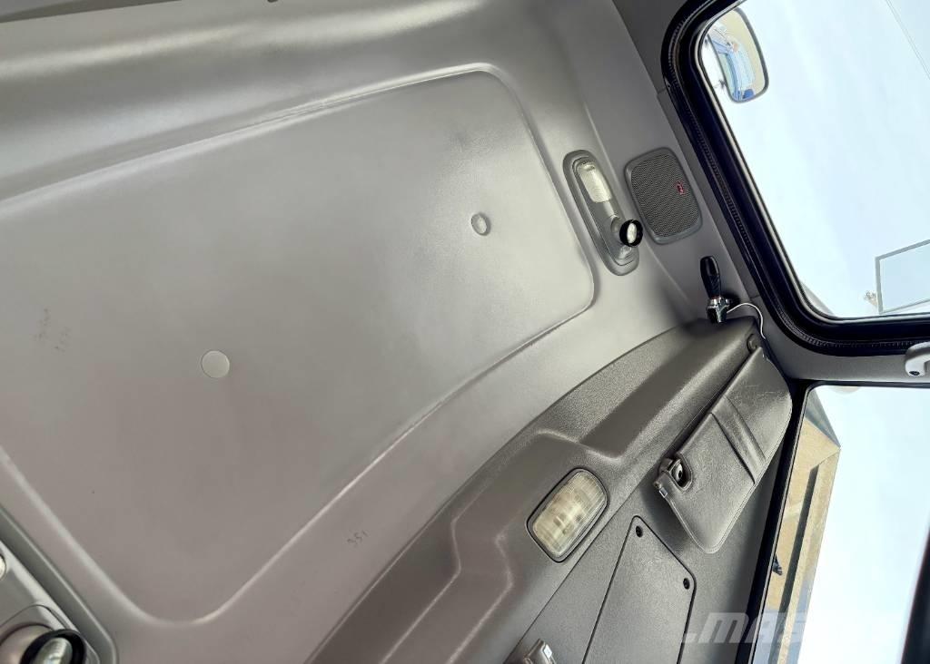 Peterbilt 365 Truck Tractor Units