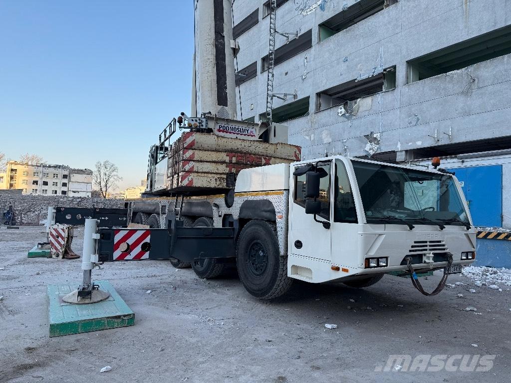 Demag AC 200-1 All terrain cranes