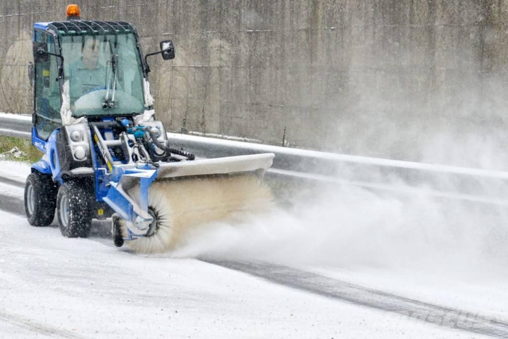 Multione 2.3 EFI Multi purpose loaders