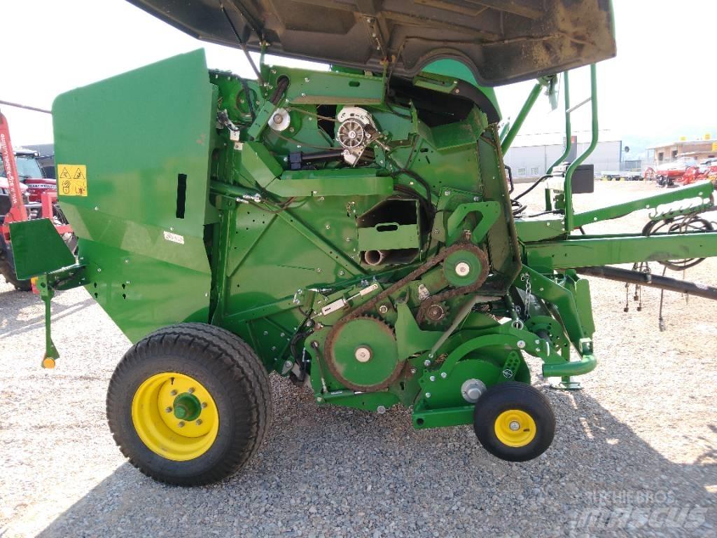 John Deere F441M Round balers