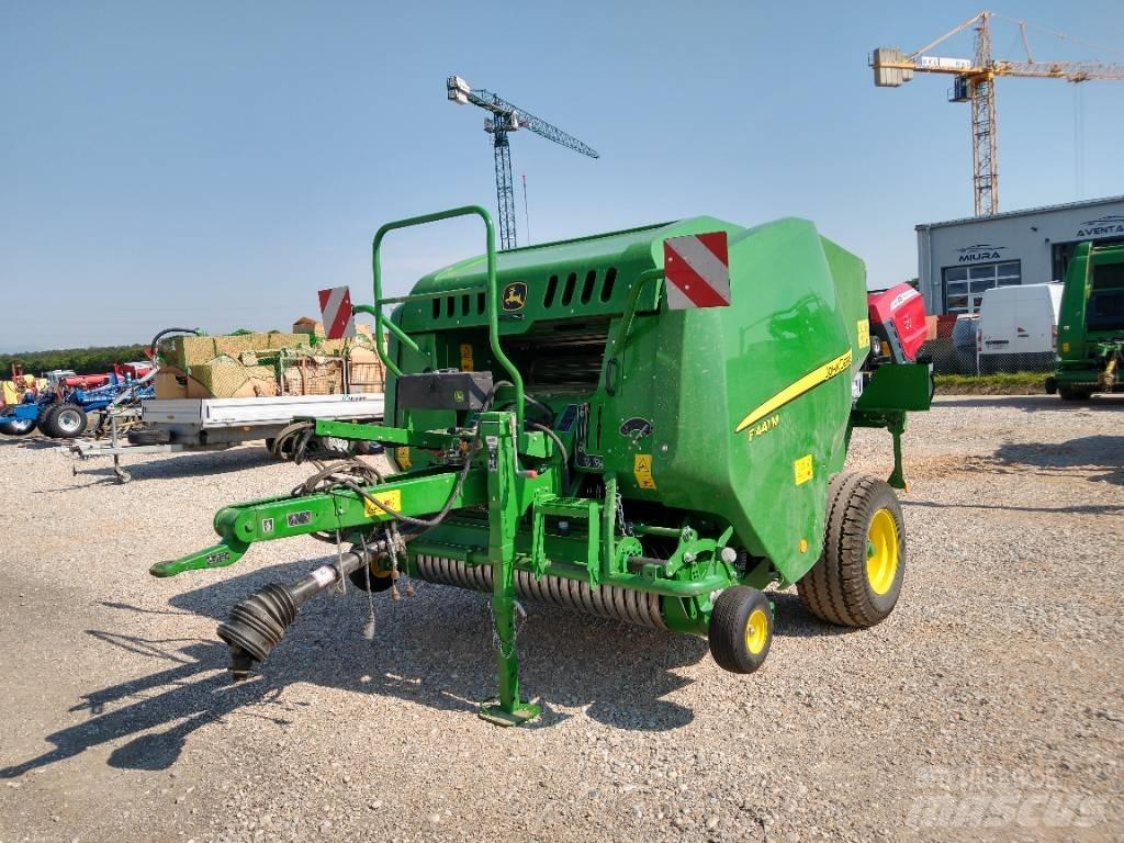 John Deere F441M Round balers