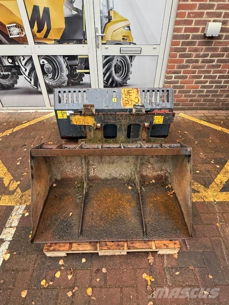 Avant 528 Mini loaders