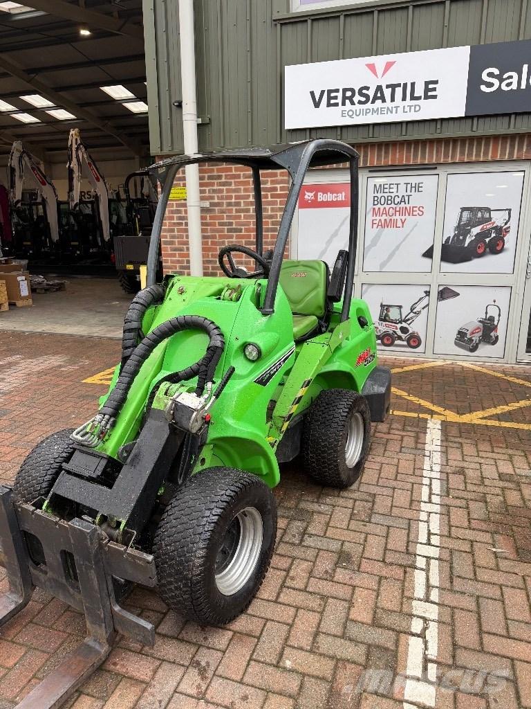 Avant 528 Mini loaders