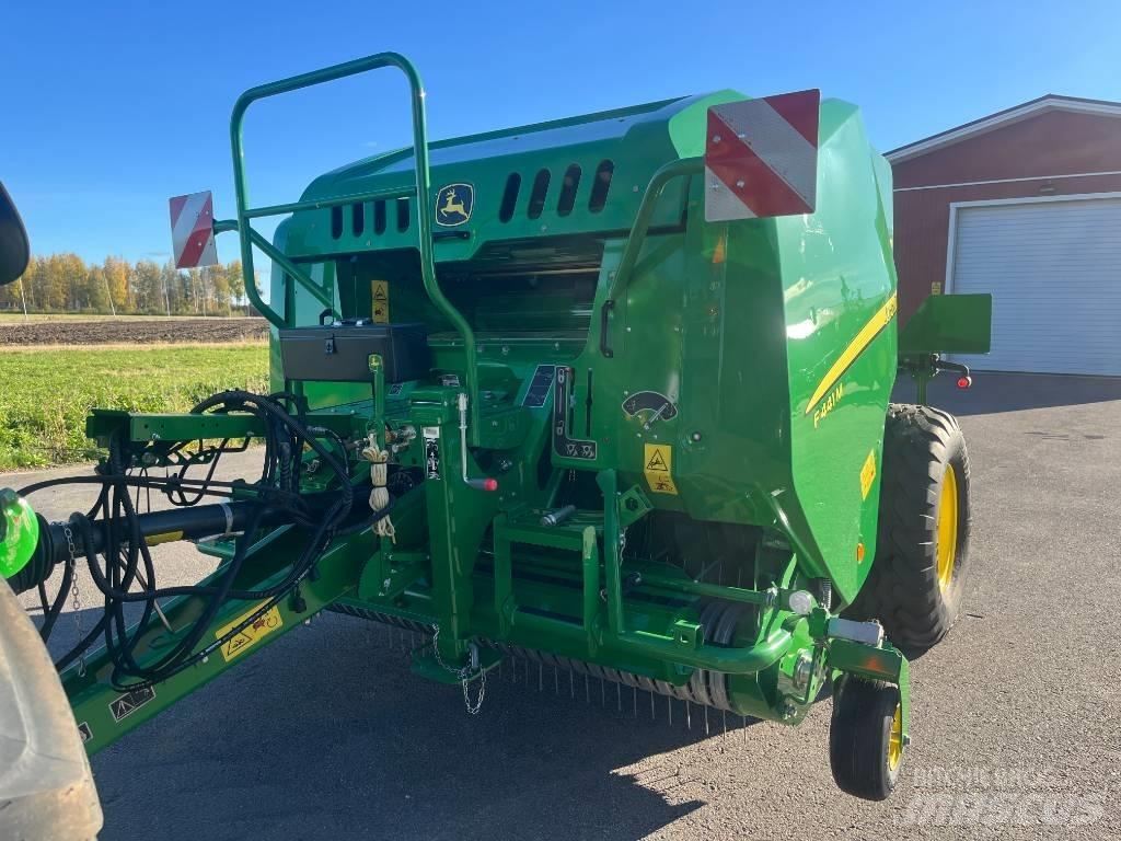 John Deere F441M Round balers