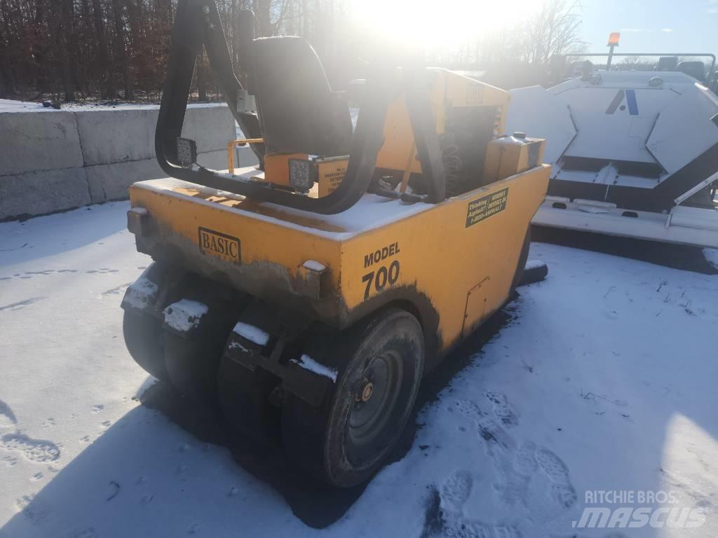 Basic 700 Pneumatic tired rollers