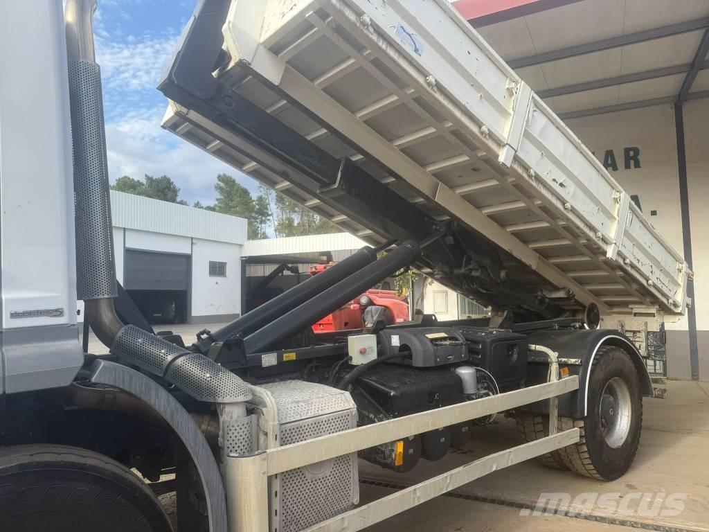 Mercedes-Benz 1833 Hook lift trucks