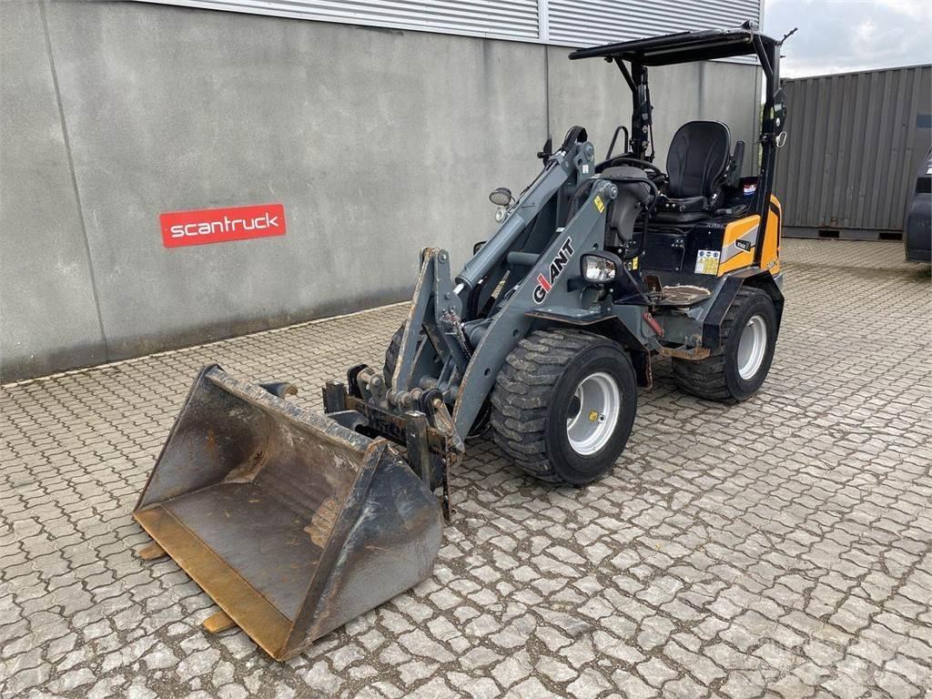 GiANT G2500HD Multi purpose loaders