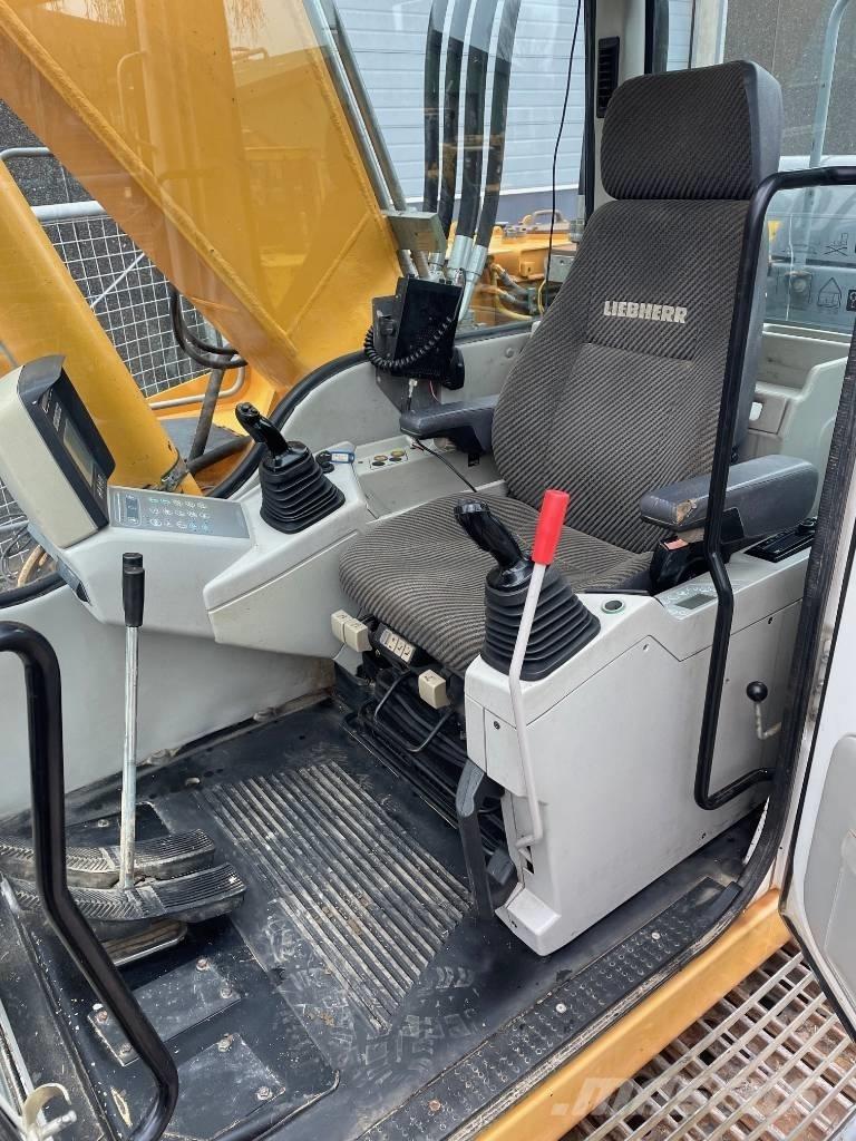 Liebherr R914 Crawler excavators