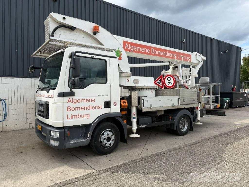 Palfinger P 300 KS Truck mounted aerial platforms