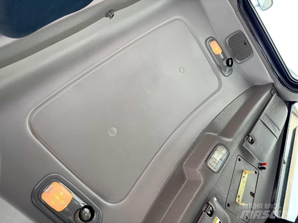Peterbilt 389 Truck Tractor Units