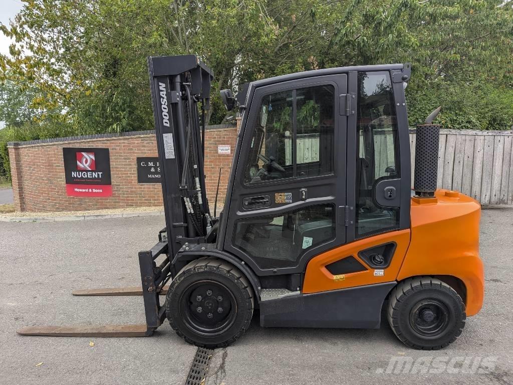 Doosan D 35 C-9 Diesel trucks