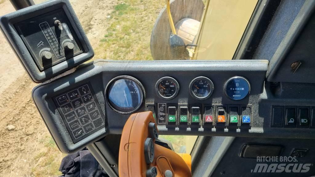 New Holland TC 56 Combine harvesters