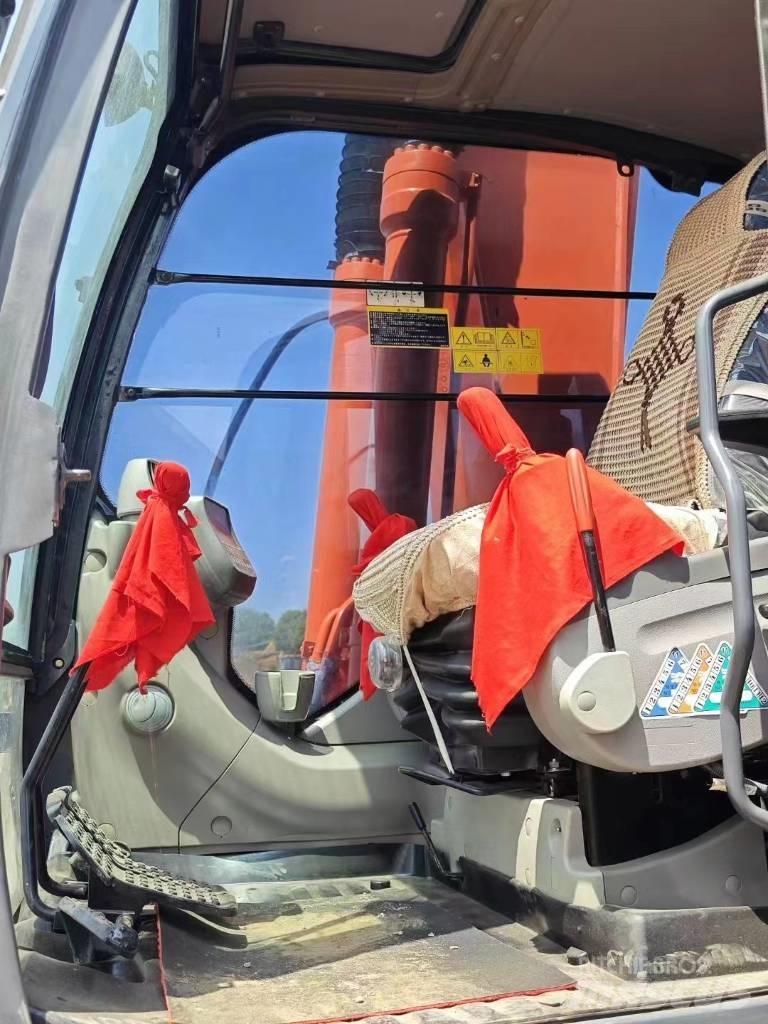 Hitachi ZX200 Crawler excavators