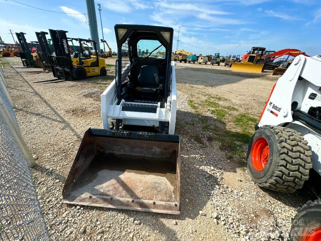 Bobcat T 110 Crawler FEL's
