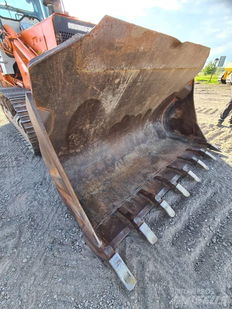Fiat-Hitachi FL175 Crawler FEL's