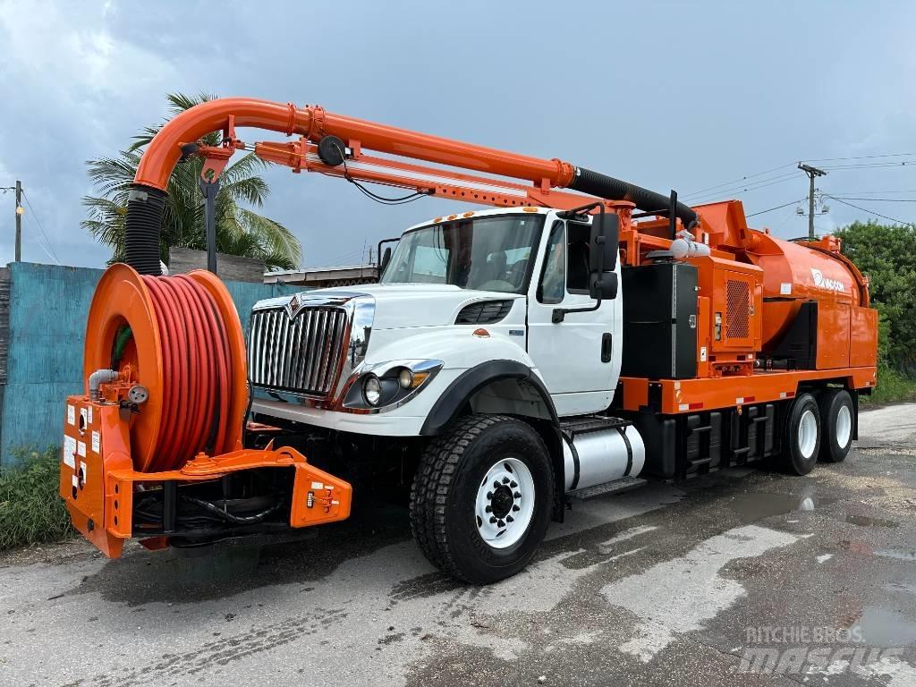 International 7400 Sewage disposal Trucks