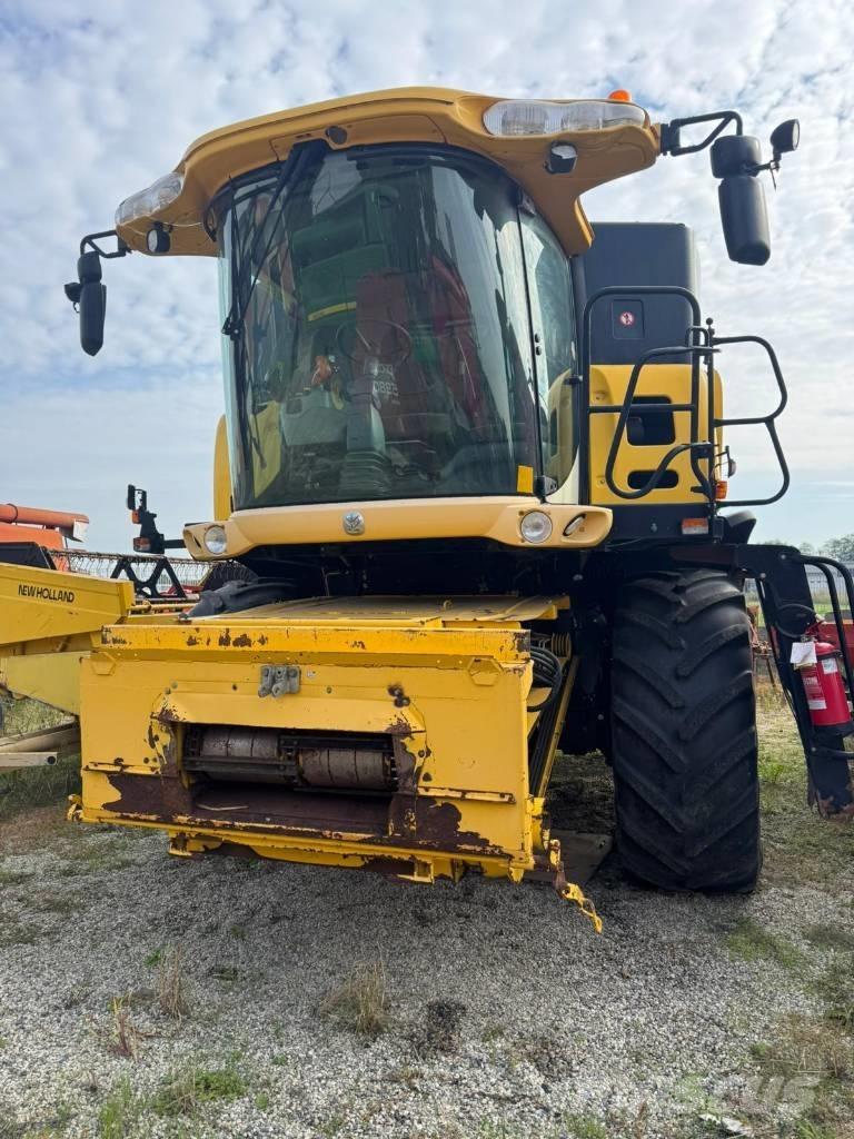 New Holland CR 960 Combine harvesters