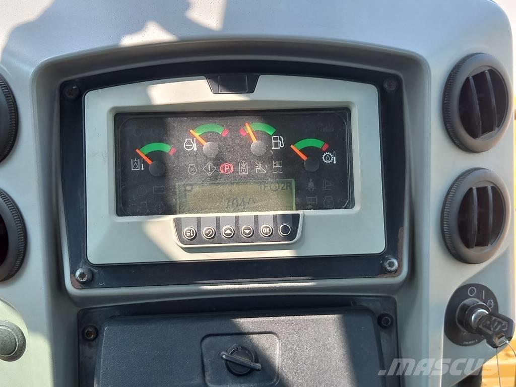 CAT D8T (Jebel Ali) Crawler dozers