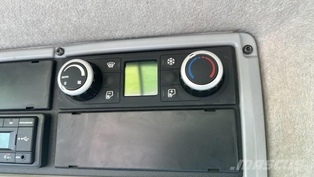 Valtra Q305 Tractors