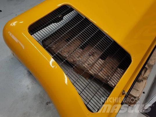 JCB 537-135 bonnet Cabins and interior
