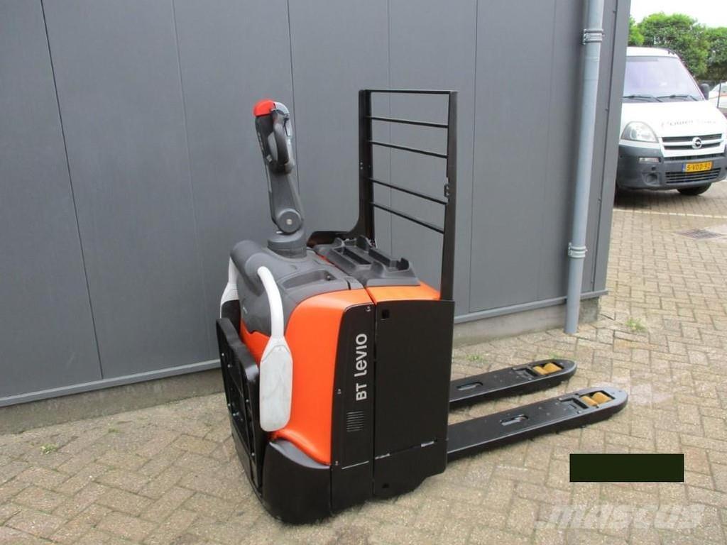 Toyota LPE200 Low lifter with platform