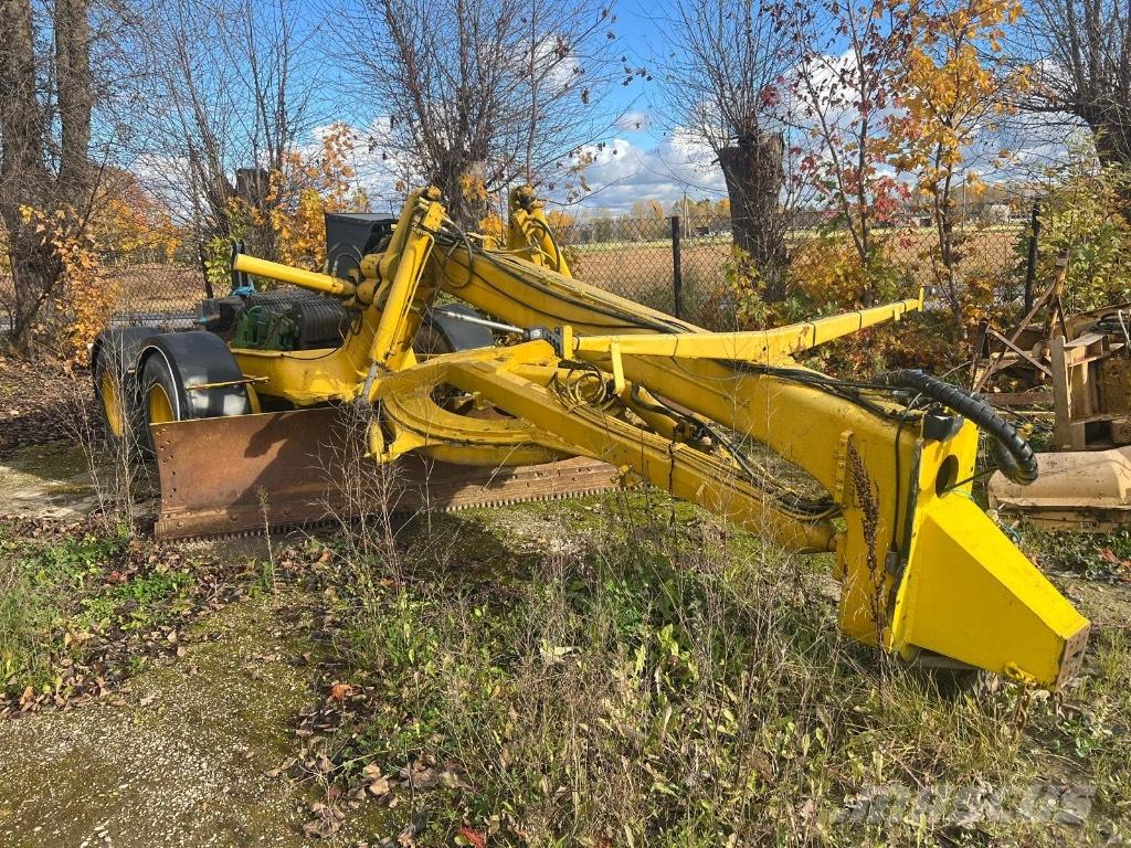 Lokomo AH132 Graders