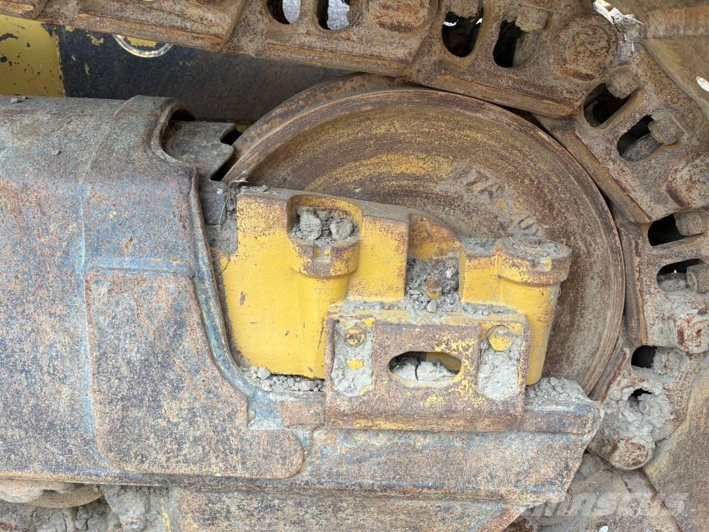 Komatsu D65PX-18 Crawler dozers