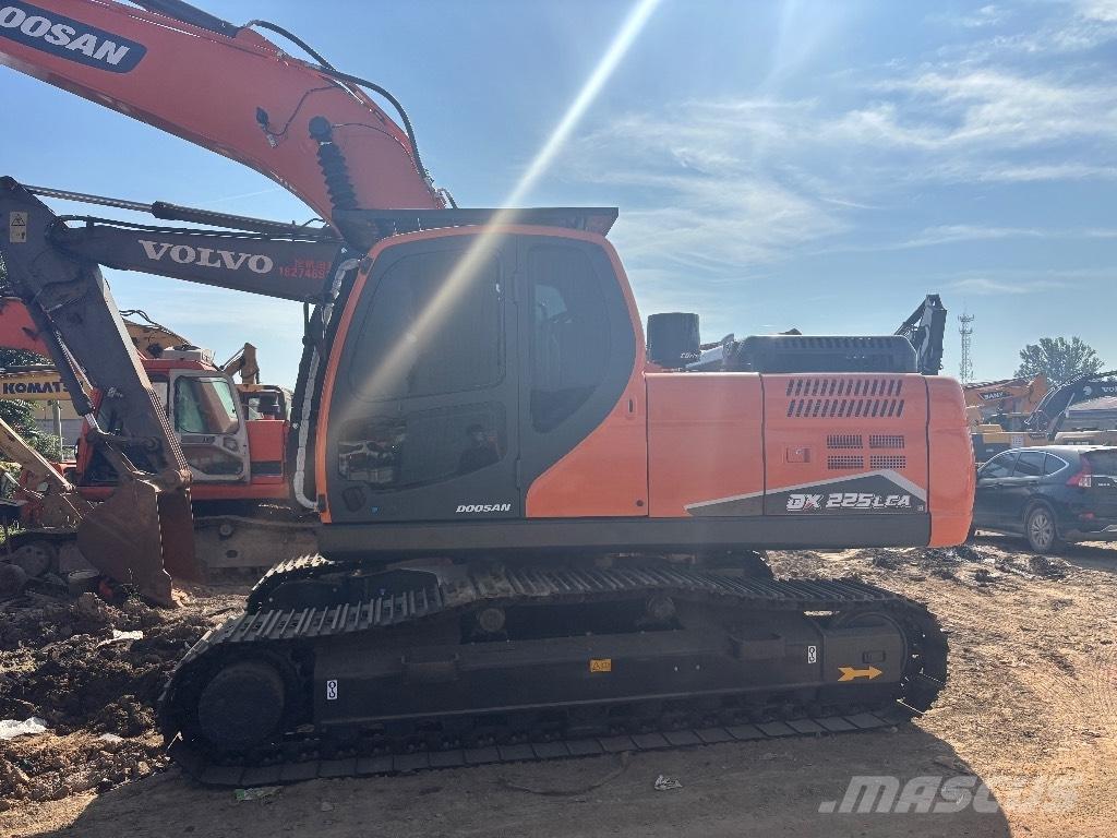 Doosan DX 225 Crawler excavators