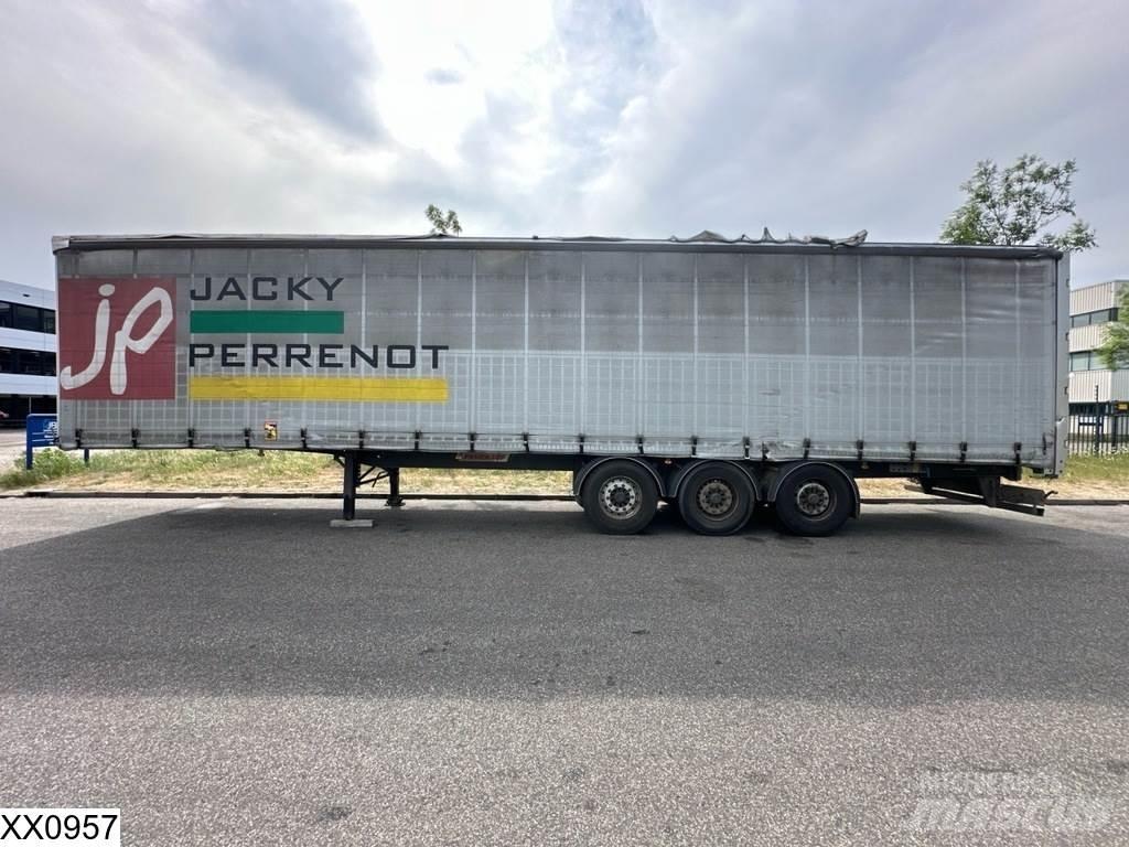 Fruehauf Tautliner Curtainsider semi-trailers