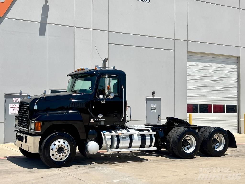 Mack CHU 613 Truck Tractor Units