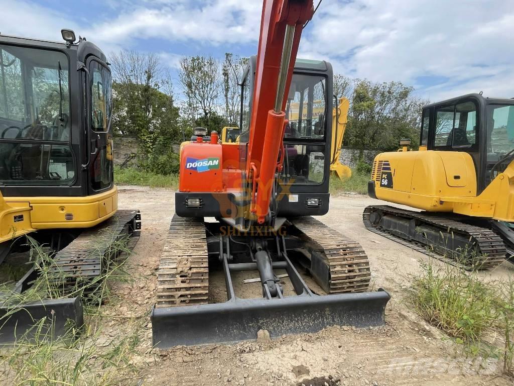Doosan DX 55 Mini excavators < 7t