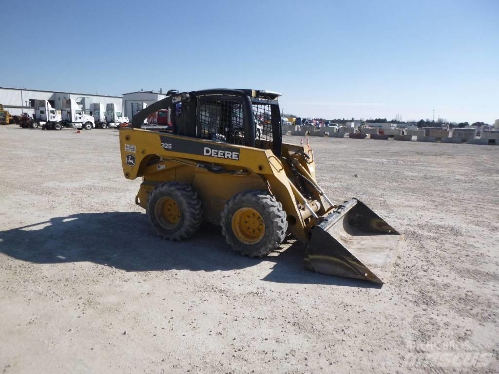 John Deere 325 Skid steer loaders