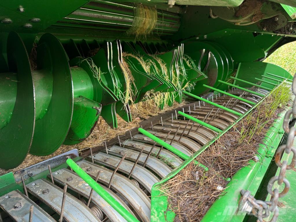 John Deere F441M Round balers