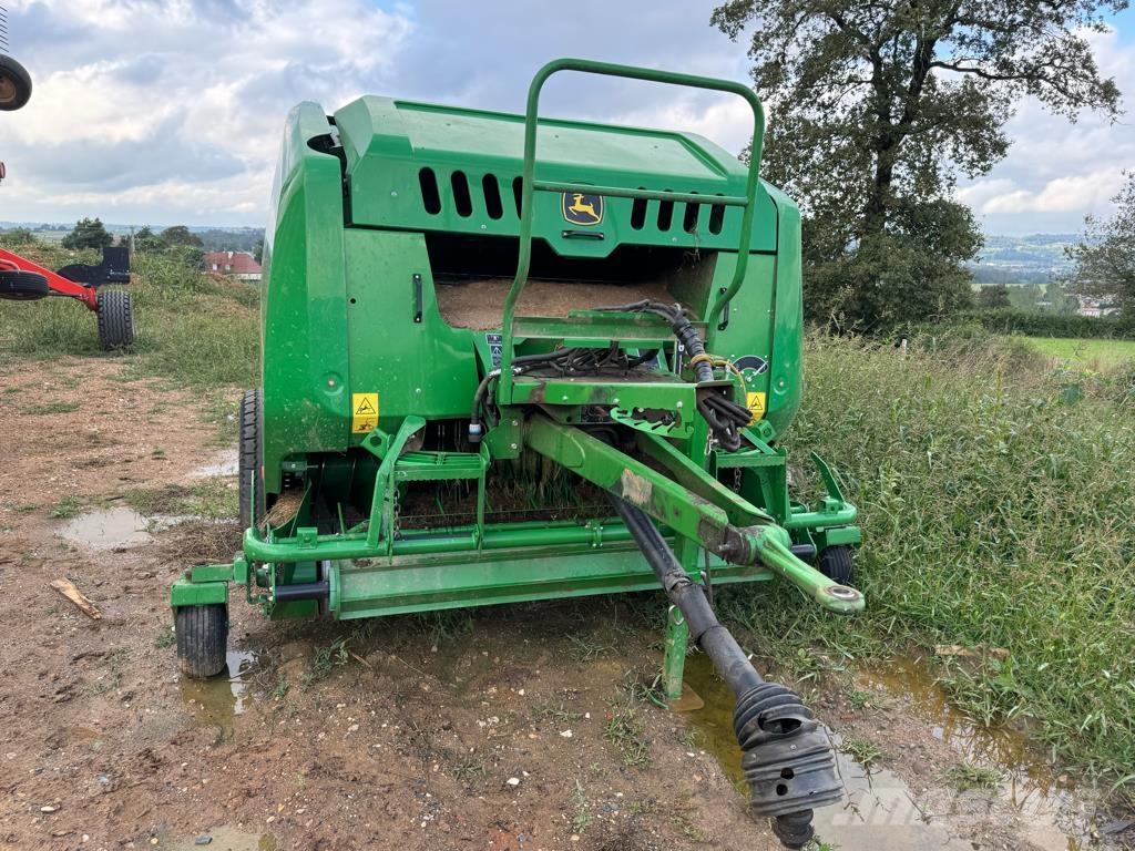 John Deere F441M Round balers