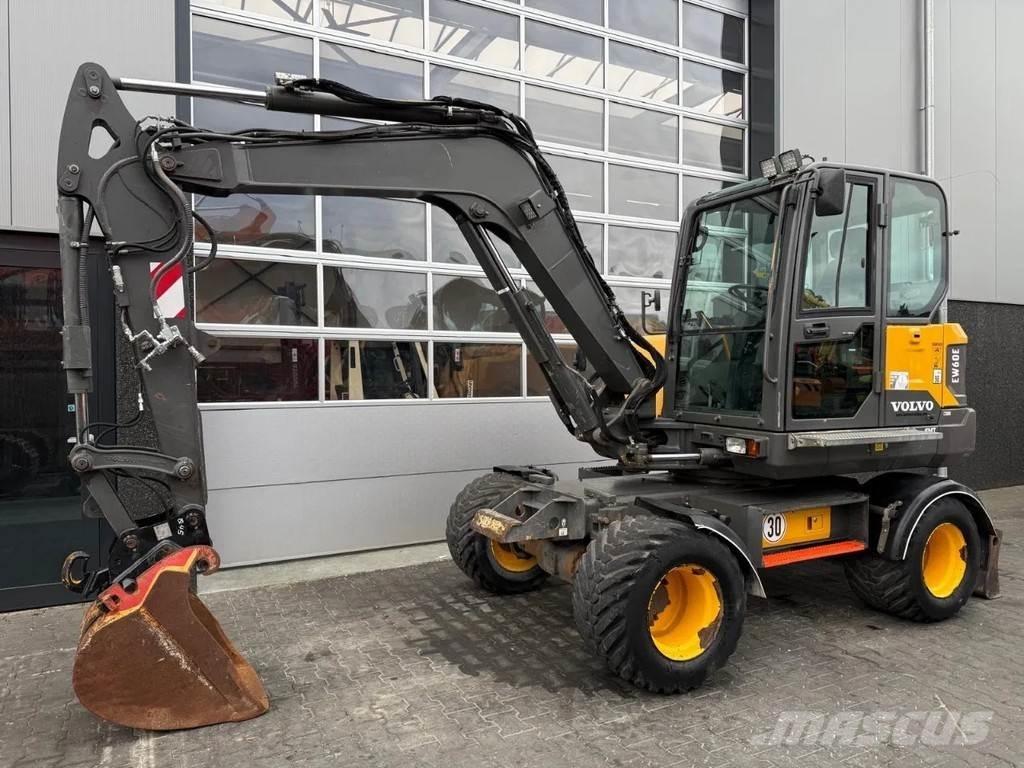 Volvo EW60E | A/C Midi excavators  7t - 12t