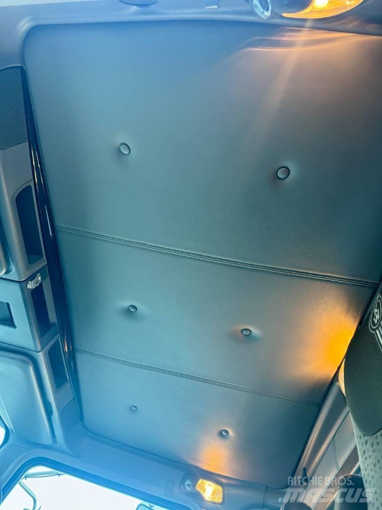 Kenworth T800 Truck Tractor Units