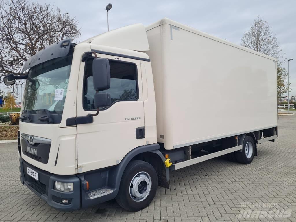 MAN 12.220 / 5.5m / LIFT Van Body Trucks