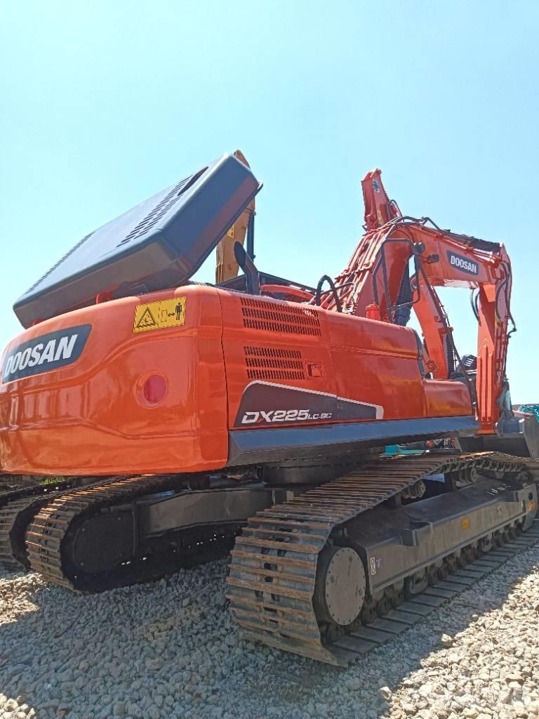 Doosan DX 225 Crawler excavators
