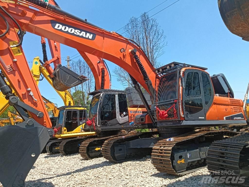 Doosan DX 225 Crawler excavators