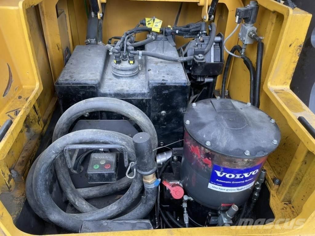 Volvo EC300 E Crawler excavators