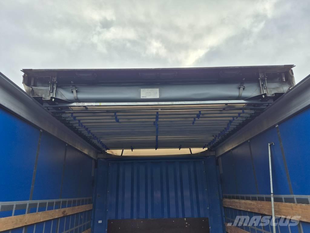 Krone SD Curtainsider semi-trailers