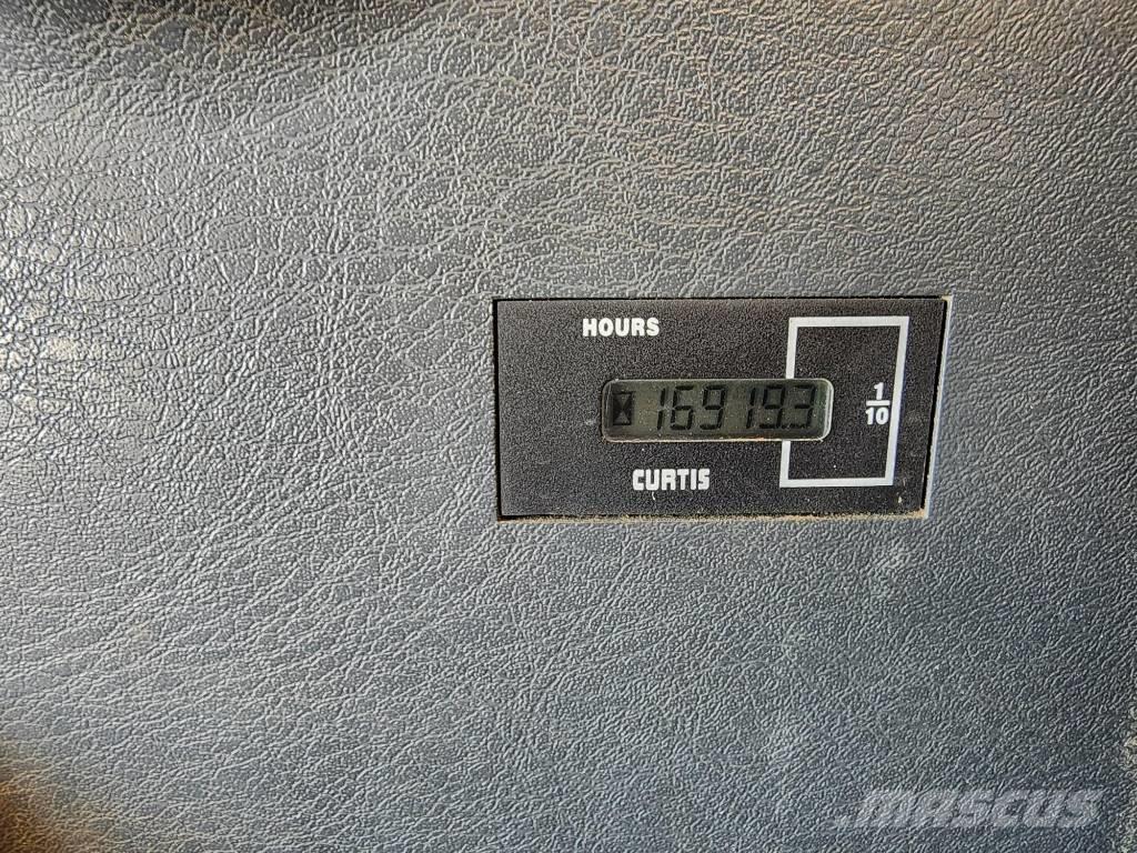 Hyundai Robex 140 W Wheeled excavators