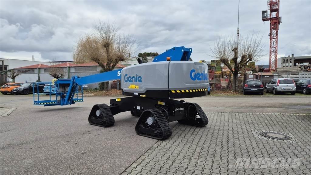 Genie S-45 TraX Articulated boom lifts